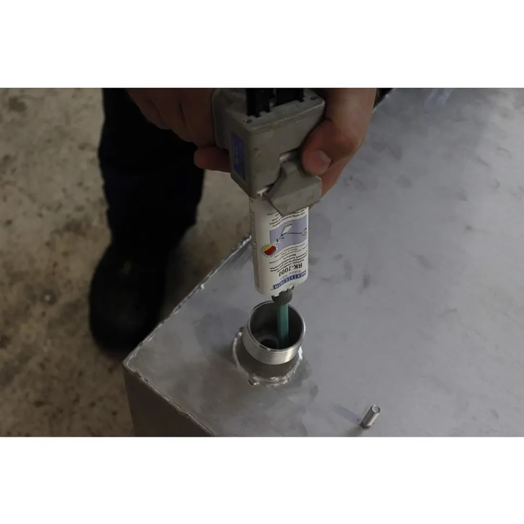Adhesivo estructural WEICON RK-7000 – Alta resistencia y elasticidad residual
