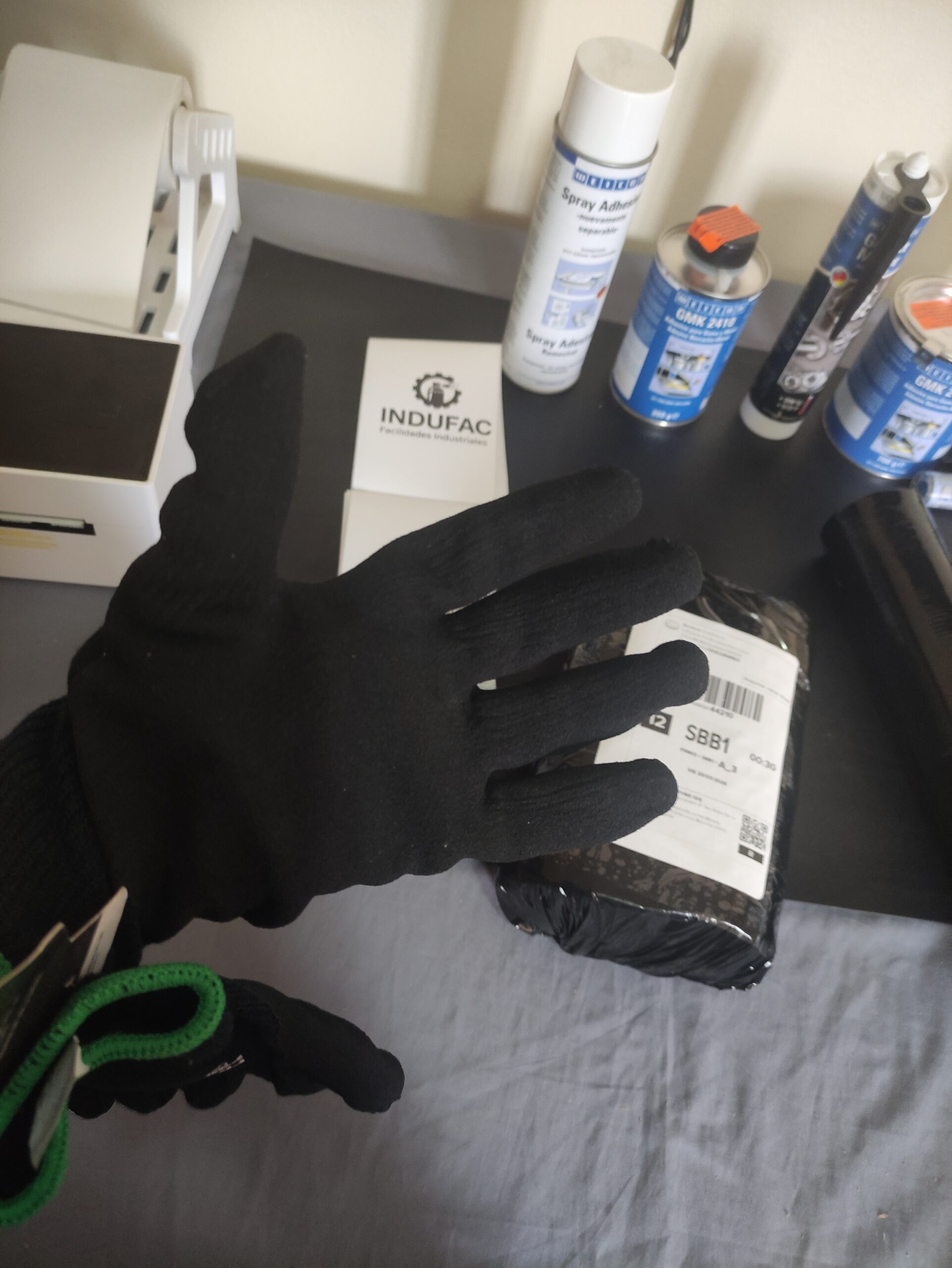 Guante PROFIRE con detalle de certificaciones y marcado