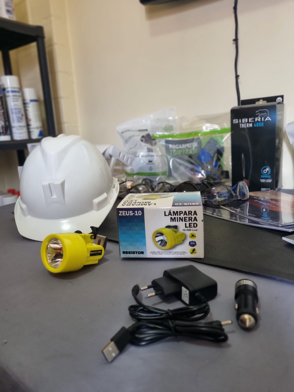 Kit de lámpara minera ZEUS 10 con casco, cargadores y caja