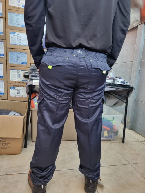 PANTALON CARGO GABARDINA AZUL LAND KUMEN