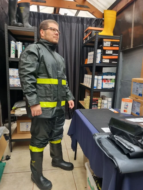 20260727_102015 TRAJE SEALTOP PU/PVC ANTIÁCIDO DÍA Y NOCHE CON CINTA REFLECTANTE VERDE SIBERIA